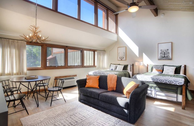 Starlight Suite (#747) | 10 min to Ski - Golf - AC/Pool/Hot Tub