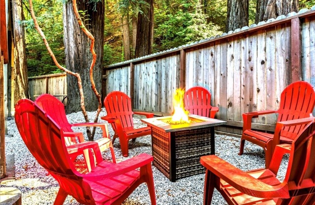 Starry Nights: FUN Family Home! 5-Star! Walk to River! GmRm/Pup/WiFi/Yard