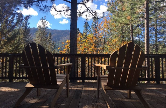 Starview Lodge: Quiet Mountain Home Bordering State Forest