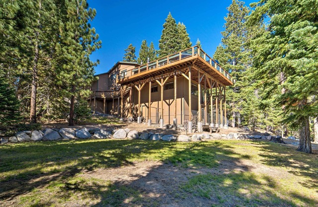 Stateline Escape - 6 Mi to Heavenly & Lake Tahoe!
