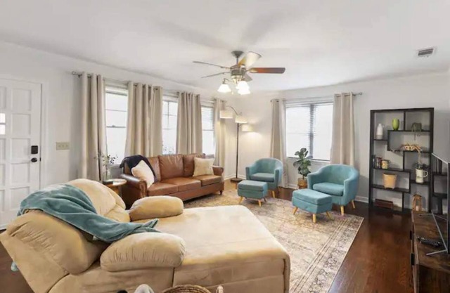 Statesboro Gem: Across from Park