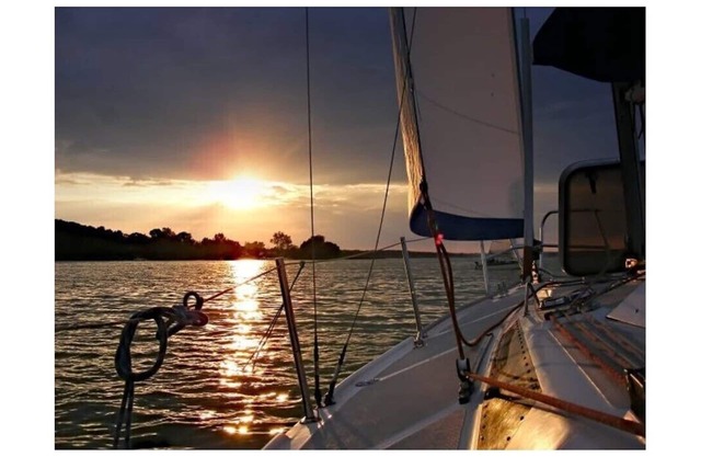 Stay Aboard Our 40-Foot Private Sailing Yacht w/2 Cabins — private slip & AC!