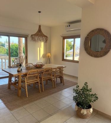 Stay and Nest Casa Alba Modern Boho Villa with private Pool near to Sea, Paphos