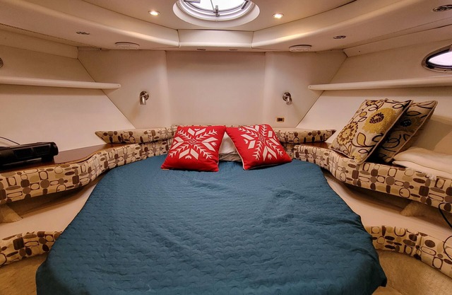 Stay at A Boat Vancouver Downtown Near BC Place with Bay View