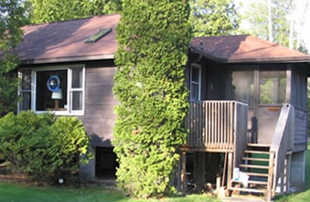 Stay at this cozy cottage perfect for couples!