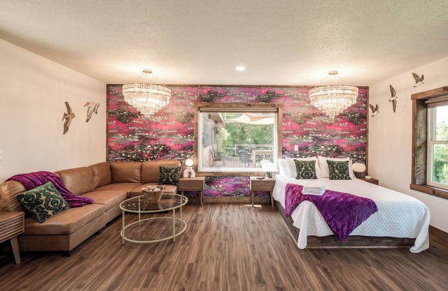 Stay Awhile | Studio w/Kitchen & Parking
