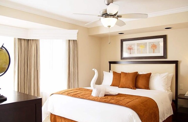 Stay in Coronado's Best! Spacious Two Bedroom Unit with Kitchenette!