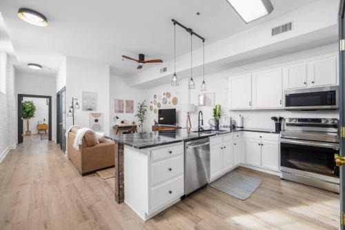 Stay in heart of Johnson City * Urban Loft *