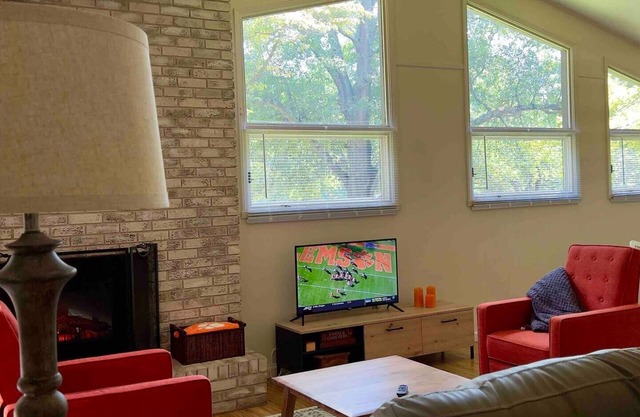 Stay in Seneca 8 mins from Clemson Stadium: Fall Promo: Long Weekends 3/4 days.