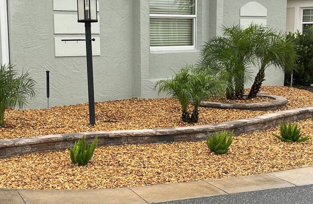Stay in this charming villa located in the Village of Dunedin.