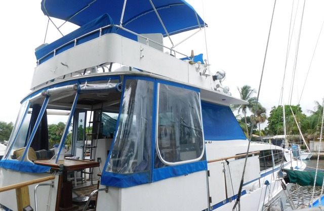 Stay on a 46Ft Yacht -2 bedrooms/2bathrooms Downtown FL/9.8m Sawgrass
