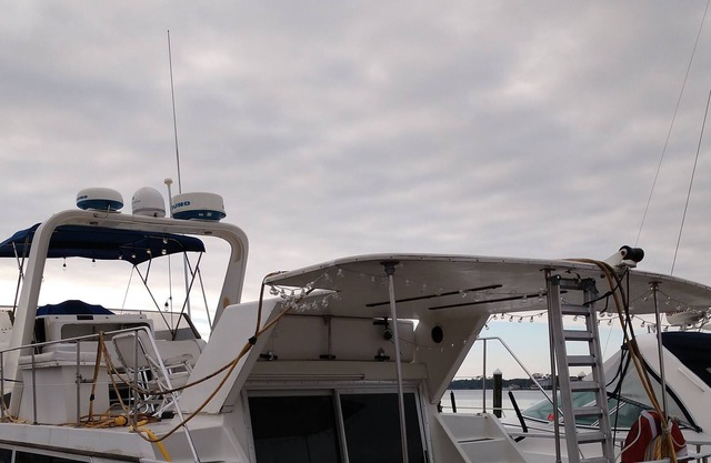 Stay on a 50 foot houseboat for the adventure of a lifetime!