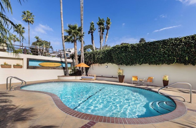 Stay Where Waves Meet Art: Beach Access, Pools & Near Main Beach Park