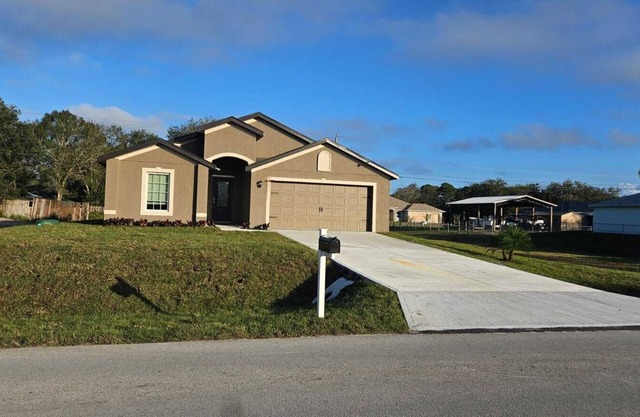 Stay2Nite - A Charming 4-bedroom building with WiFi, AC in lovely Vero Beach