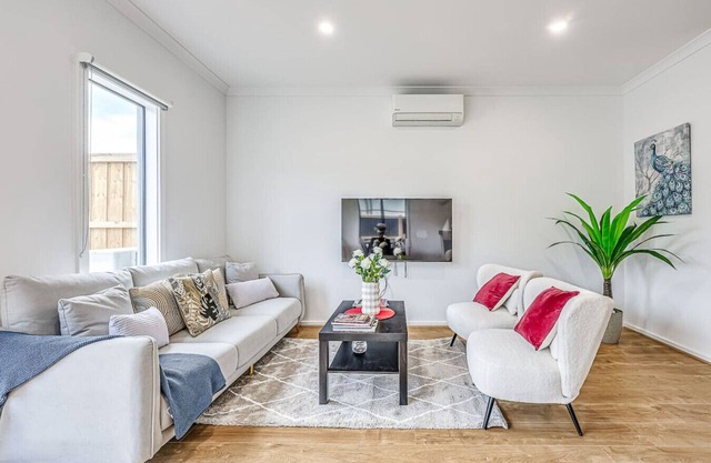 StayAU Fresh Modern 5BR Retreat Netflix in Berwick