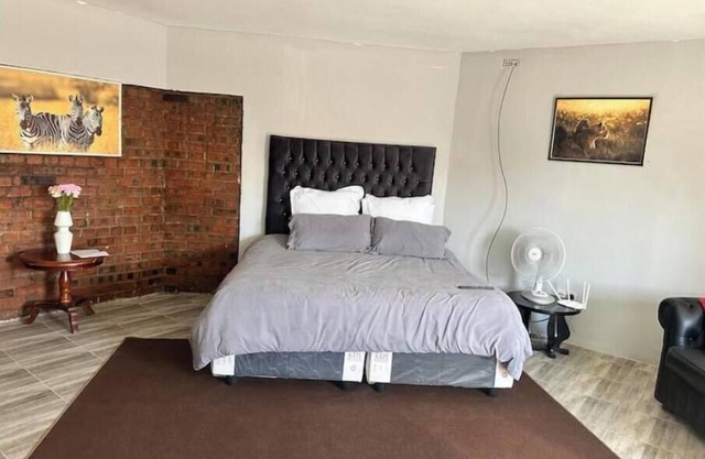 Staylax - Hatfield bedsitter