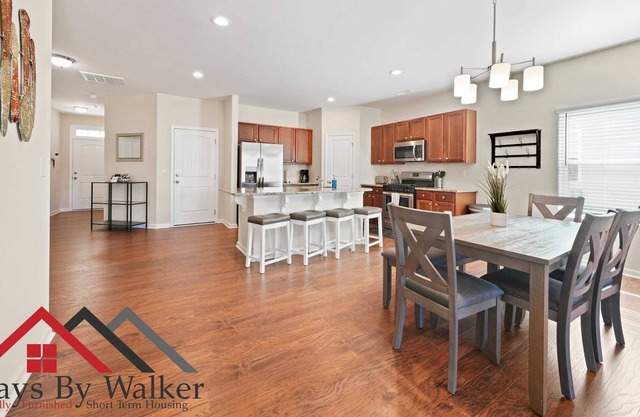 StaysByWalker 3BR Home! 1G Wi-Fi, King Bed, Patio