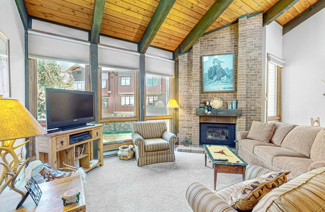 Steamboat ski lodge one block from gondola with pool & hot tubs