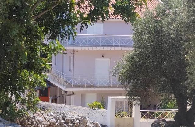 STEFI HOUSE