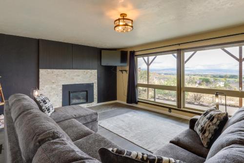 Steinaker State Park with Fireplace Vernal Getaway!