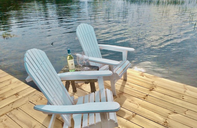 Step out the door to the gentle lapping shore of Pike Bay!