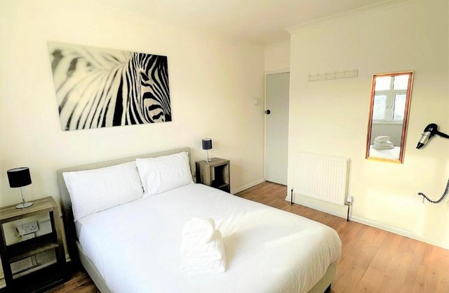 Stepney Green Comfy Double bed rooms 14