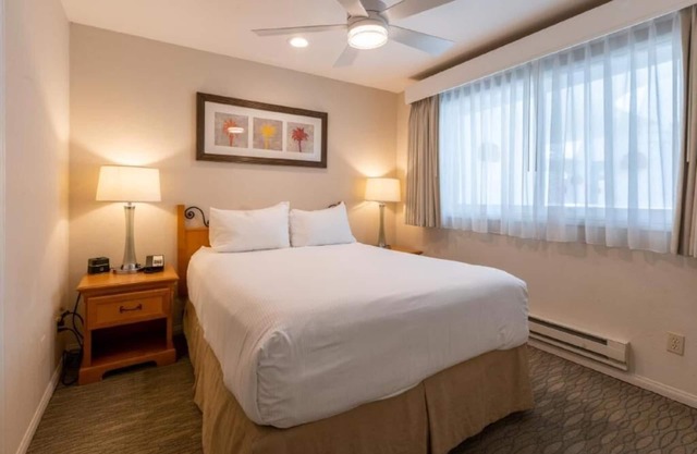 Steps away from the beach! Fully Equipped Kitchen & Free Parking!