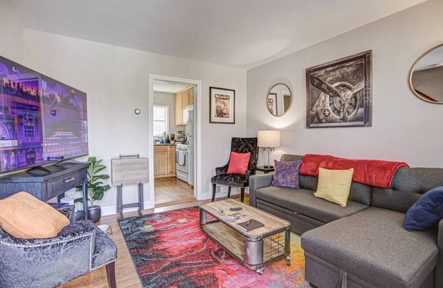 Steps from Metro, Shops & Restaurants | Free parking | Full kitchen Washer/dryer