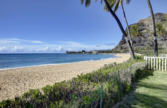 Steps From the Sand Charming Beach Front Cottage Located on Makaha Surfing Beach
