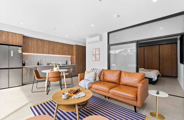 Steps from the Shore:Coogee Luxury Getaway Living2
