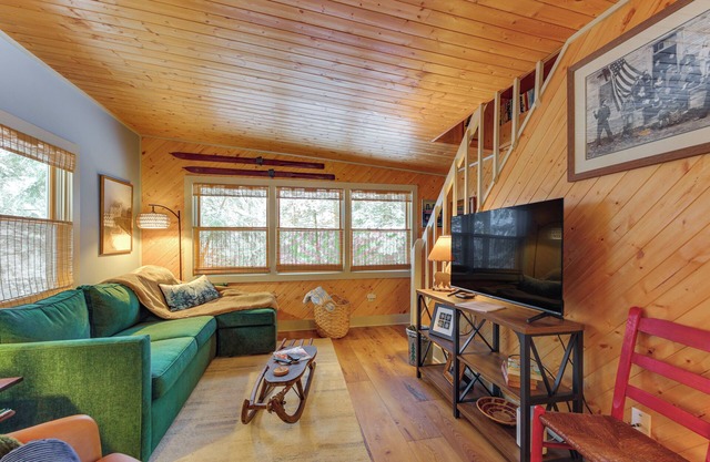 Steps to Lake, 2 Mi to Slopes: Cozy Okemo Cabin