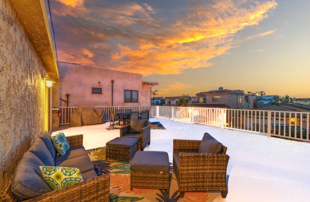 Steps To Sand, Roof-Deck, Ocean Sunset Views