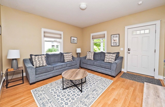 Still Available for New Years Eve! 4 bedrooms, sleeps 13