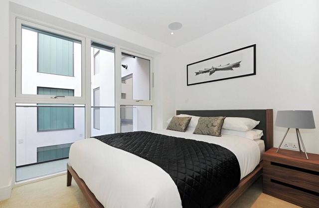 Still Life Farringdon Deluxe