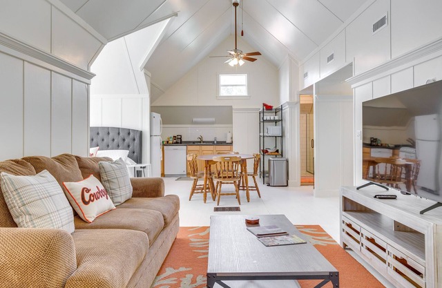 Stillwater Studio Loft Near Boone Pickens Stadium!