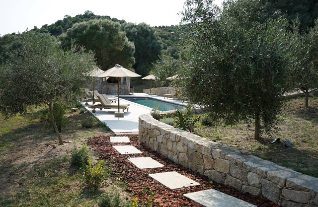 Stone house in an olive grove 15 minutes from the beach