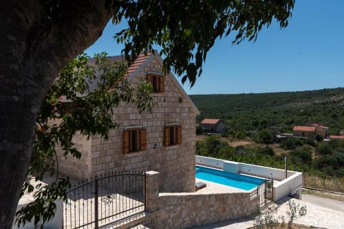Stone house Grgo
