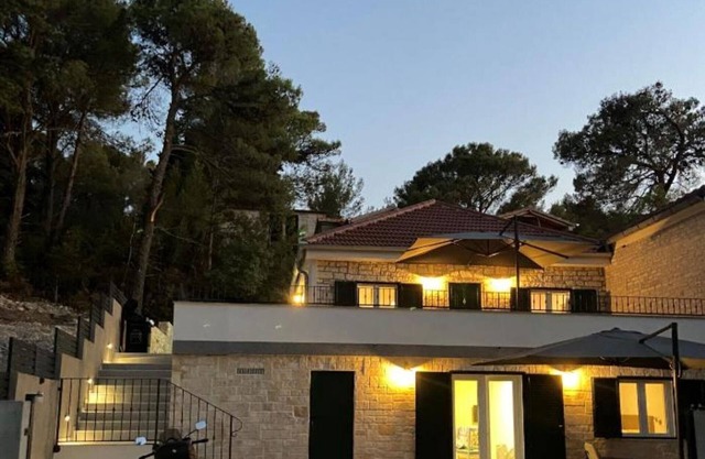 Stone House Kostela - 3 Bedroom Holiday Home with Swimming pool