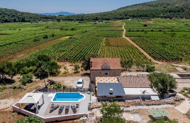Stone House Prapatna - Two-Bedroom Holiday Home with Swimming Pool