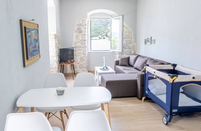 Stone Studio Flat 1 min to Beach in Tivat