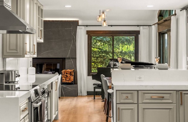 Stonecreek Summit | 6BR LUXE Retreat W/Hot Tub