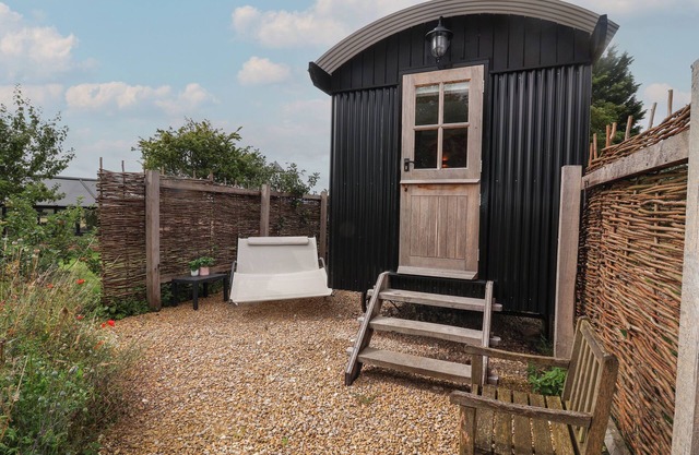 STORMONT HUT, with a garden in Pocklington