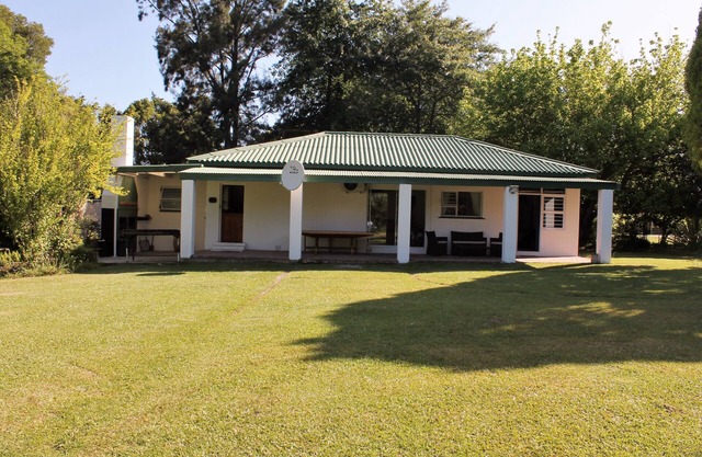 Stormsriver Orchard House with mountain view and vast garden
