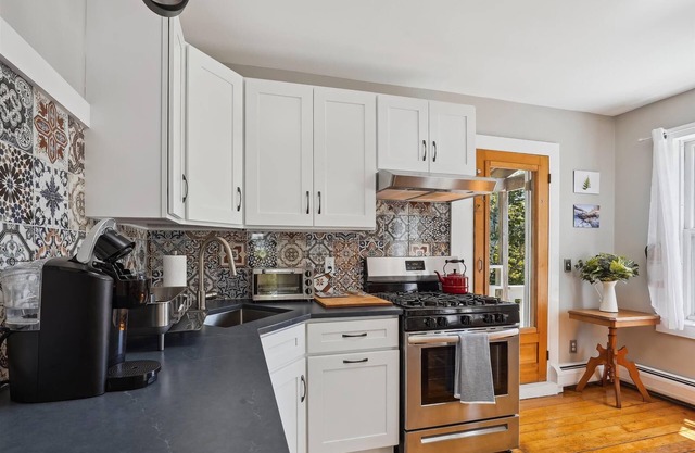 Stowe Farmhouse Apartment - Beautiful touches of Vermont!