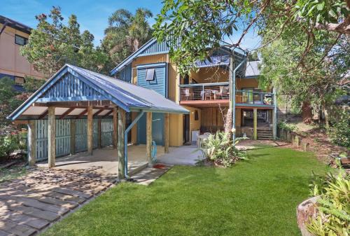 Straddie Hideout - Sleeps 9 - Pet Friendly