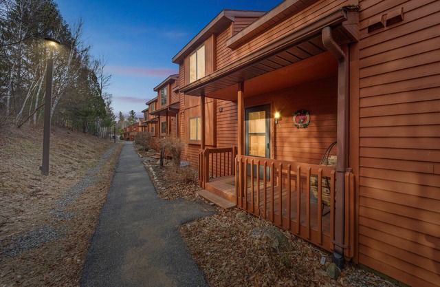 Straight Brook 5d - Adirondack-style Townhome 2 Bedroom Townhouse by The Summit at Gore Mountain