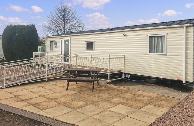 Stratford Caravan WCF (Pet)