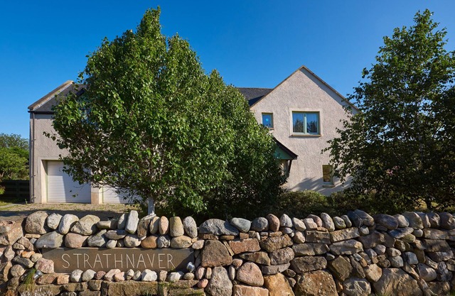 STRATHNAVER, pet friendly, luxury holiday cottage in Kinloss