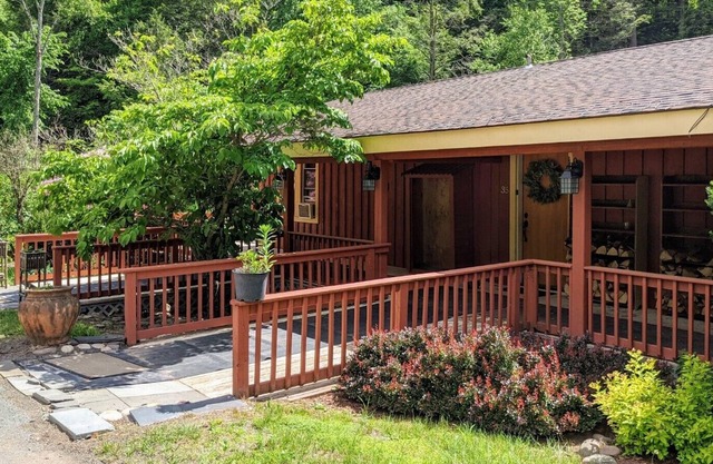 Stream-side tranquility, Wood burning pizza oven!