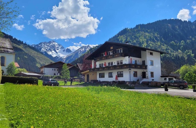 Strength of the mountains - Holiday apartments Haus Almrausch